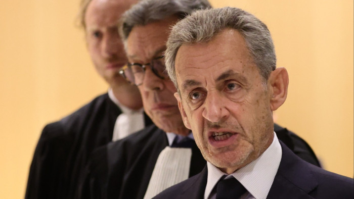 VIP-börtönbe vonult be a korábbi francia elnök