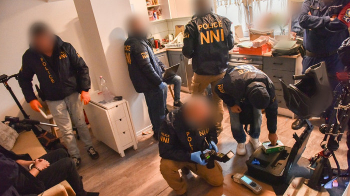 Bébiételként postázták a drogokat - videón, ahogy 460 rendőr csap le Magyarország-szerte