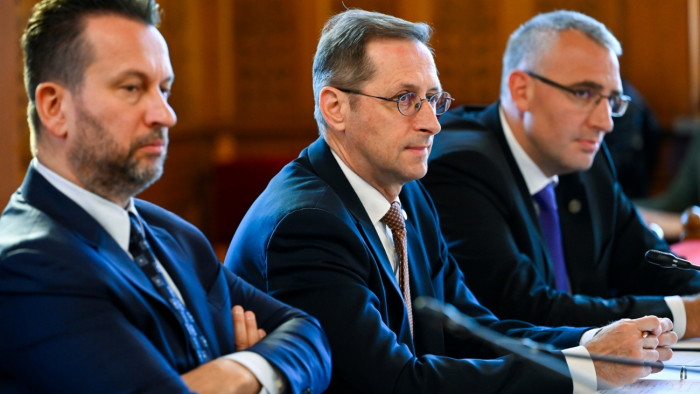 Nyomás alatt a jegybank: már olyan kamat-előrejelzés is van, amire még nem volt példa