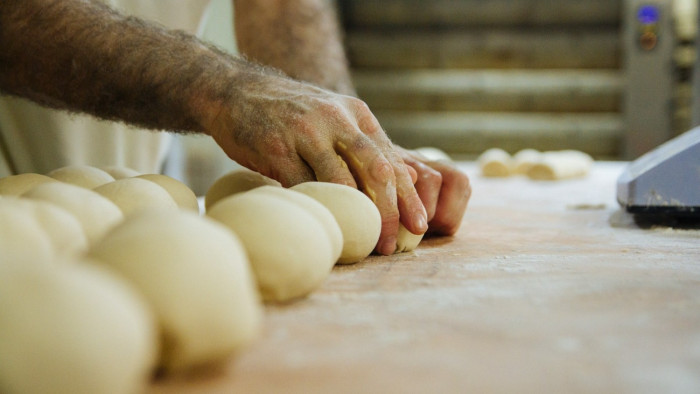 Borzalmas helyről kerültek ki a termékek, sütödét záratott be a Nébih - videó