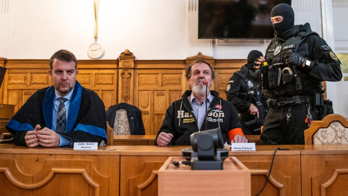 Huszonegy év börtönnel sújtották Robert Fico merénylőjét – első fokon