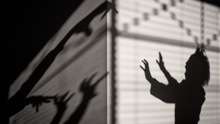 Lányokat kerget a pápateszéri férfi, retteg a bakonyi falu