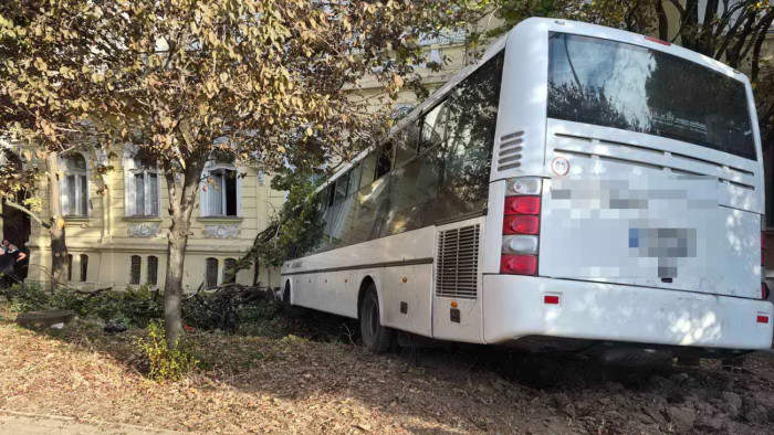 Újabb képek a szolnoki buszbalesetről, egyre többet tudni