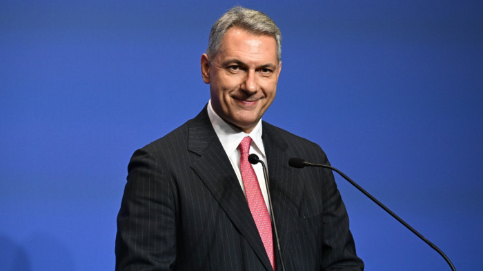 Lázár János benyújtotta a törvénymódosítást a Strabag miatt – itt vannak a változtatási tervek