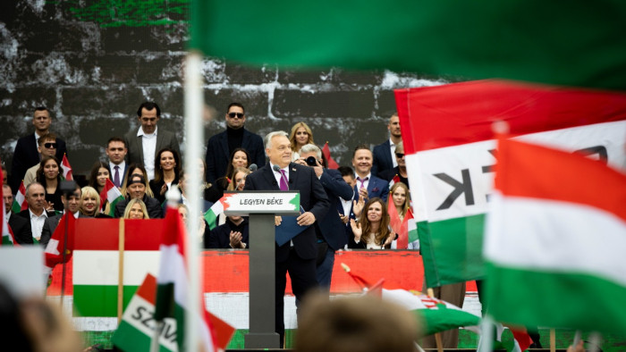 Az emberi méltóság ünnepének nevezte október 23-át a Kossuth téren a kormányfő – a nap hírei