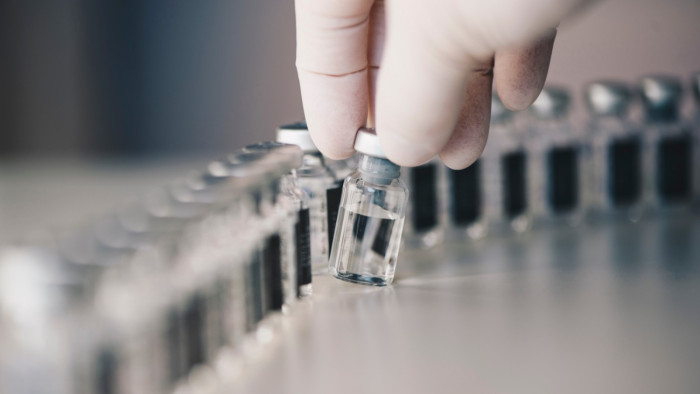 Súlyos irányváltás jöhet az unió vakcinázási hozzáállásában