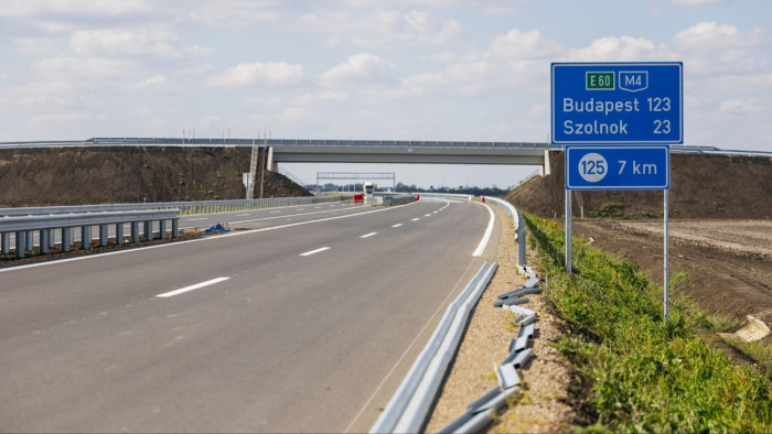 Így bővül az M4-es