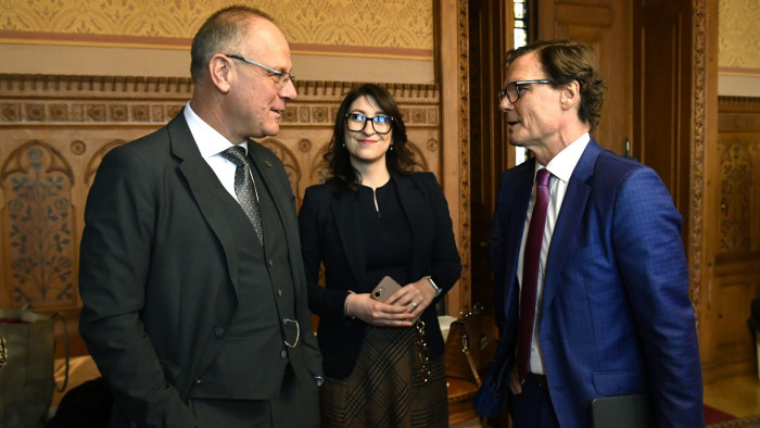 Forráslehívás: Navracsics Tibor jó esélyt lát az első helyre