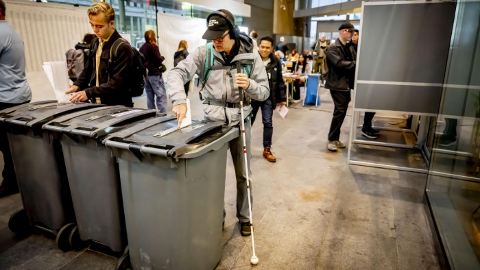 Súlyos döntés előtt Hollandia