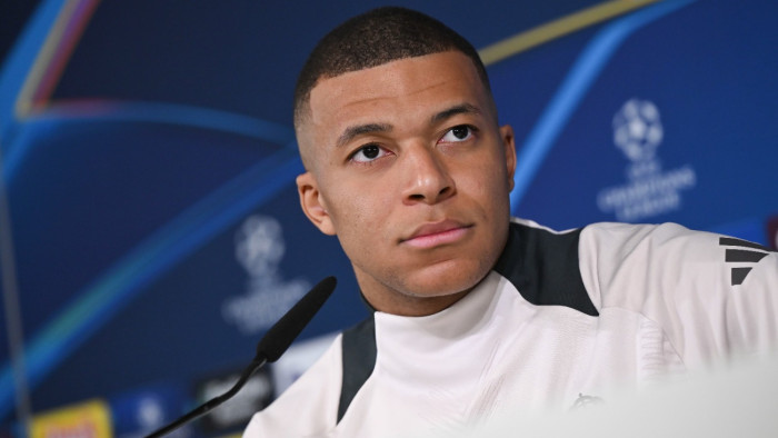 Csodajárgányt kapott Kylian Mbappé, mégsem vezetheti – fotó