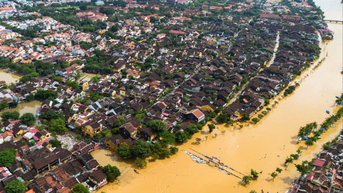 24 óra alatt 1,7 méter eső: elborzasztó állapotok alakultak ki Vietnámban – videó