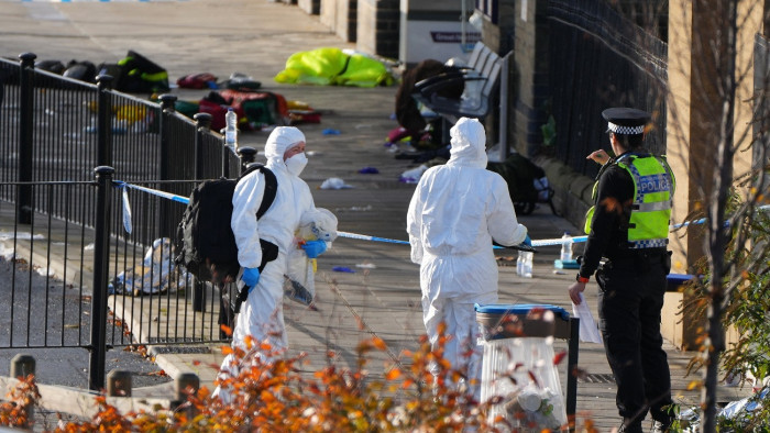 Már az állomáson is gyilkolni próbált az angliai ámokfutó – új részletek