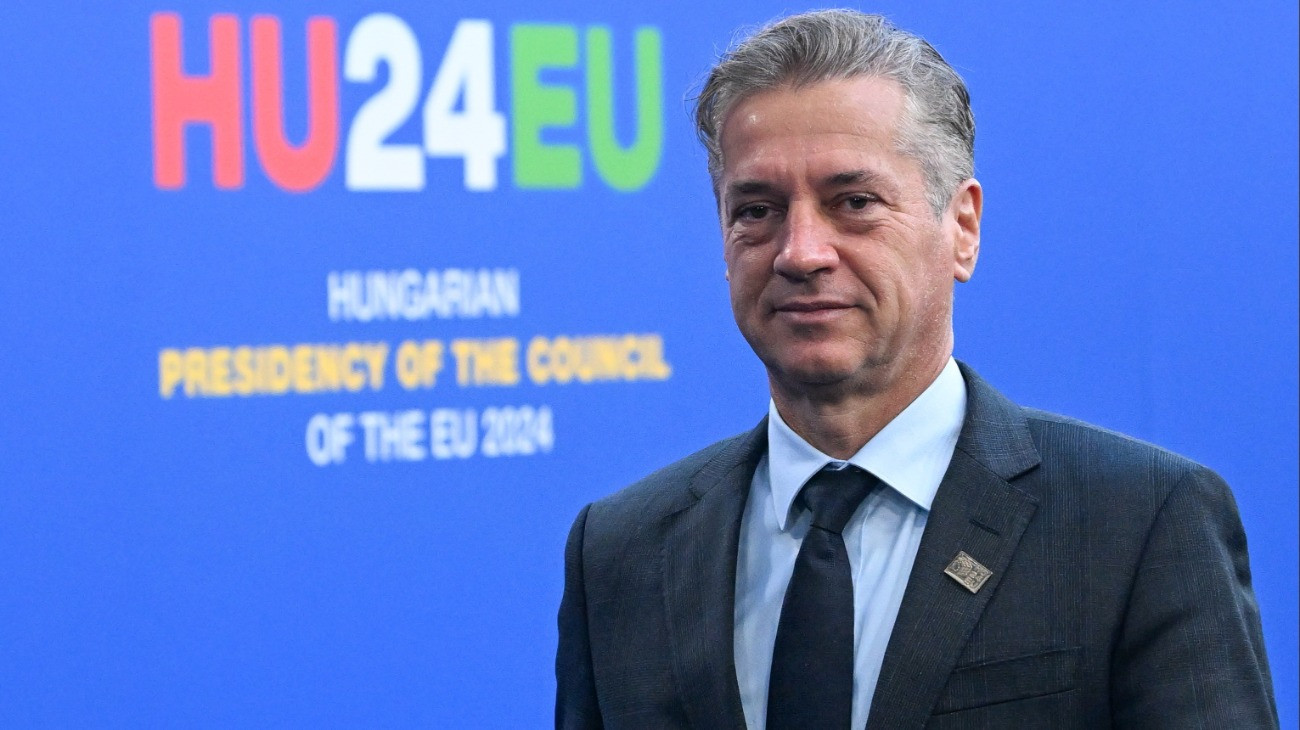 Robert Golob szlovén miniszterelnök az Európai Unió állam- és kormányfõinek informális ülésére érkezik a Puskás Arénában 2024. november 8-án.