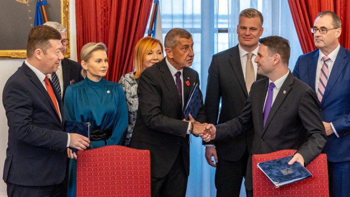 Új cseh kormánykoalíció: kizárták a meglepő döntések lehetőségét