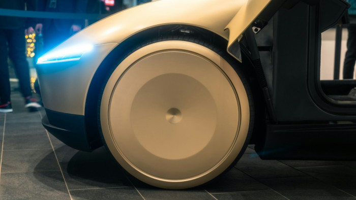 Ennyiszer karambolozott indulása óta a Tesla robotaxija