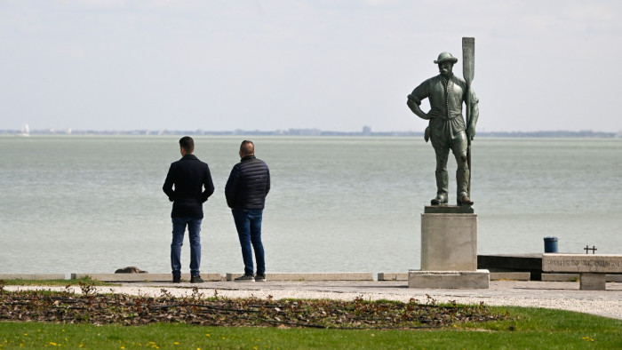 Begurult Balatonfüred polgármestere a tópart felszabadított területeire