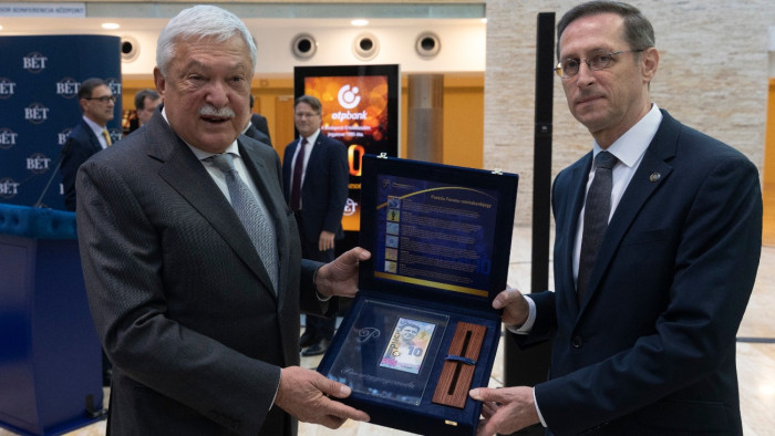 Varga Mihály: a lakosság készen áll, hogy még inkább partnere legyen a tőzsdei cégeknek