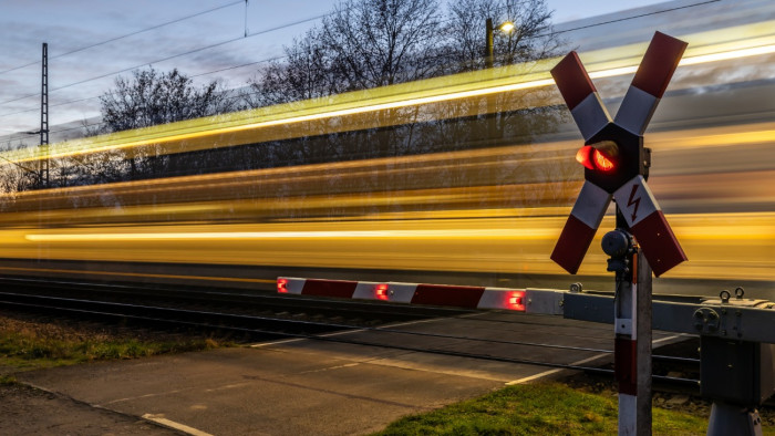 Itt a közlekedéspszichológus magyarázata a rengeteg vasúti átjárós tragédiára