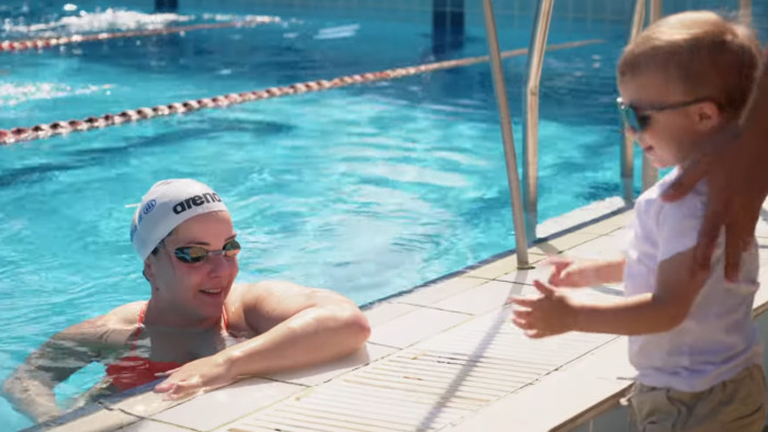 Küzdelem a lehetetlen ellen – dokumentumfilm készült Illés Fanni paralimpiai bajnok úszóról