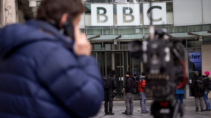 Az utóbbi évek egyik legnagyobb válságát éli át a BBC