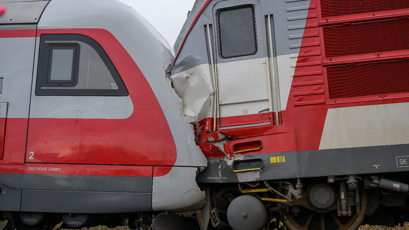 Politikai hullámokat vet Szlovákiában a vasárnapi vonatbaleset