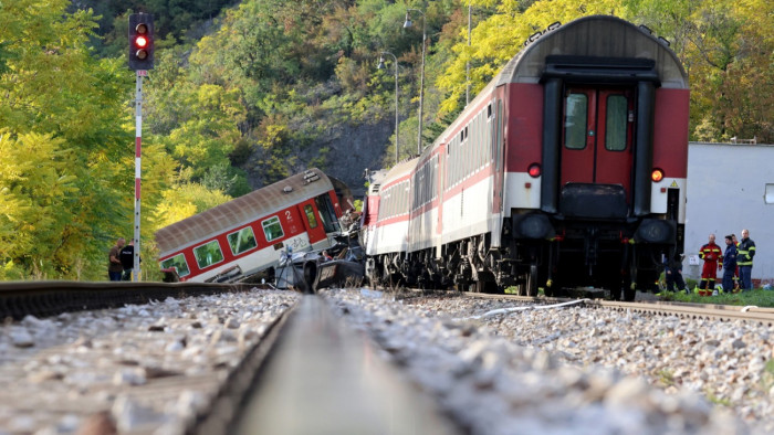 Politikai hullámokat vet Szlovákiában a vasárnapi vonatbaleset