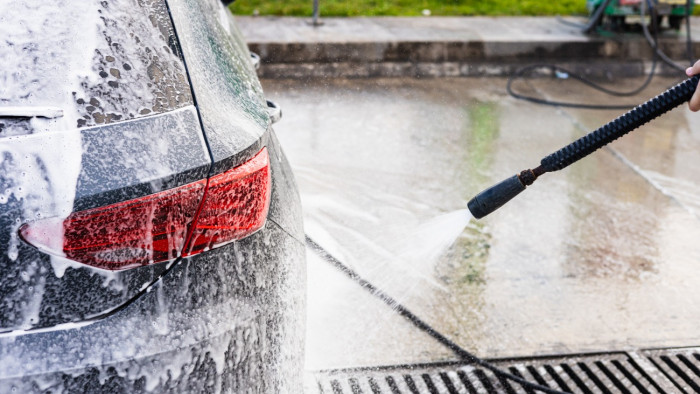 Feszítővassal fosztogatta az automatákat