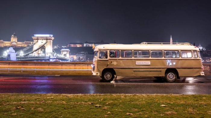 Legendás járművek jelennek meg Budapest utcáin – képek