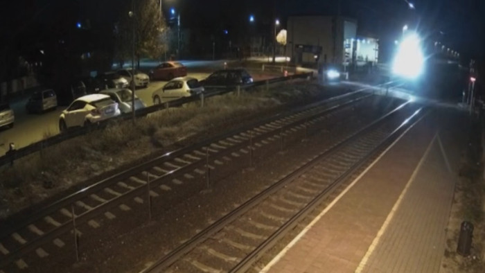 Szívszorító videón a tragikus, öt halálos áldozatot követelő vonatbaleset – 18+