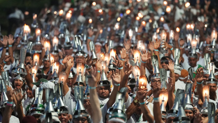 Zöldre festették a velencei csatorna vizét a klímakonferencia elleni tiltakozásul