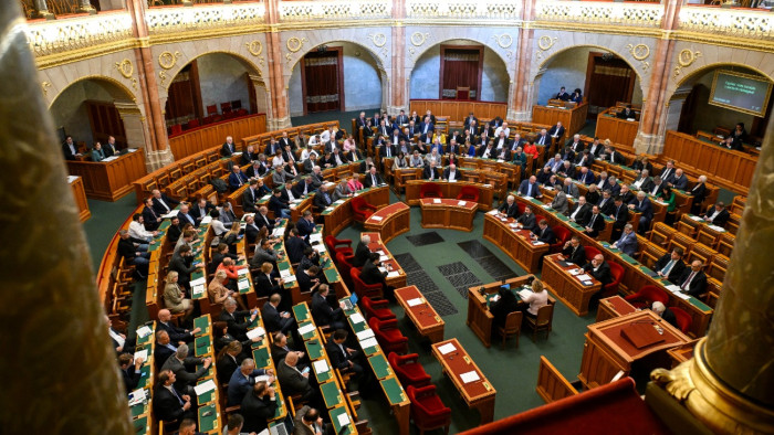 Elfogadta az Országgyűlés a kormány nagy adócsökkentési csomagját