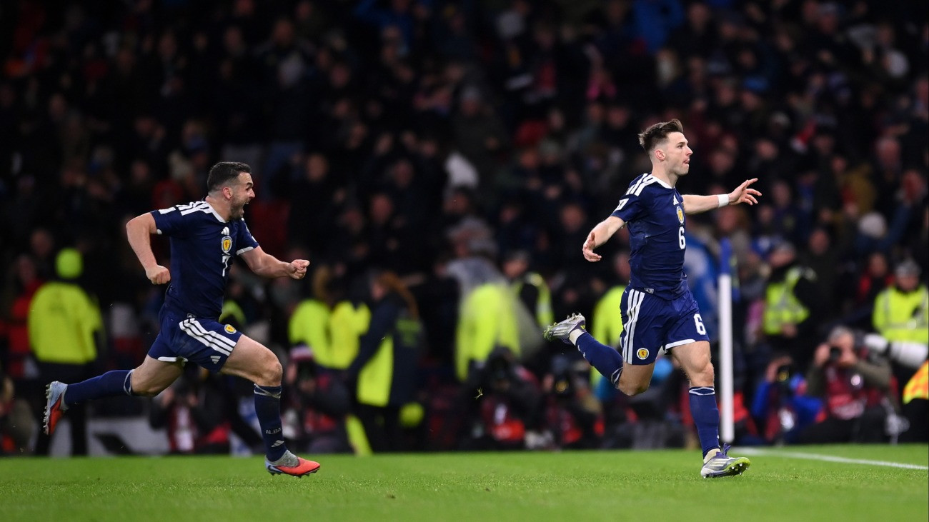 A hosszabbításban lőtt két gól hozta meg a skót vb-álmot