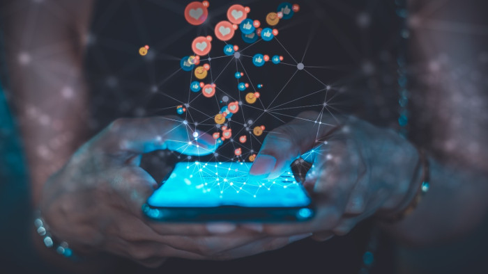 Meta kontra sajtó: gigabírság a techóriásnak