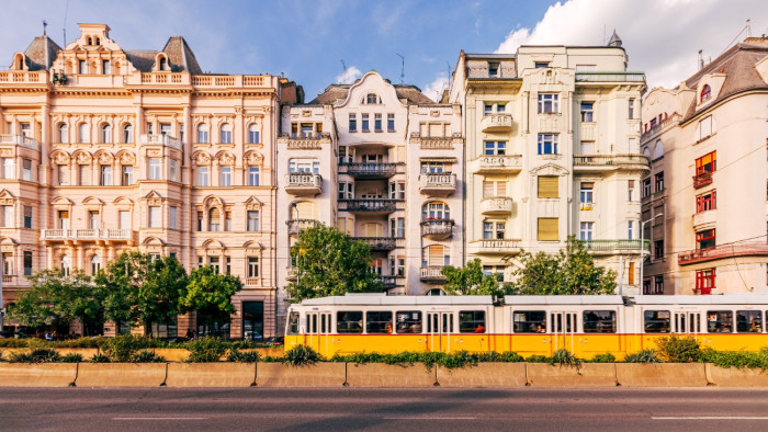 Airbnbs huzavona: Erzsébetváros nem tilt, csak szigorúan szabályoz a polgármester szerint – körkép