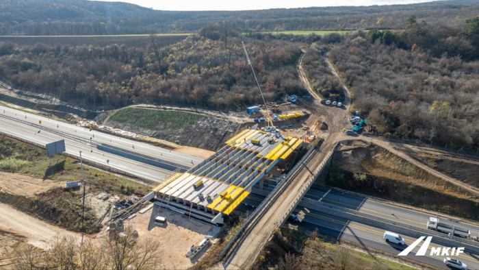 Pazar fotók érkeztek az M1-es autópálya bővítéséről