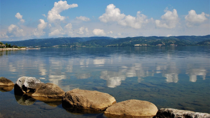 Előbukkant egy 1500 éves templom a csökkenő vízszint miatt egy tóból