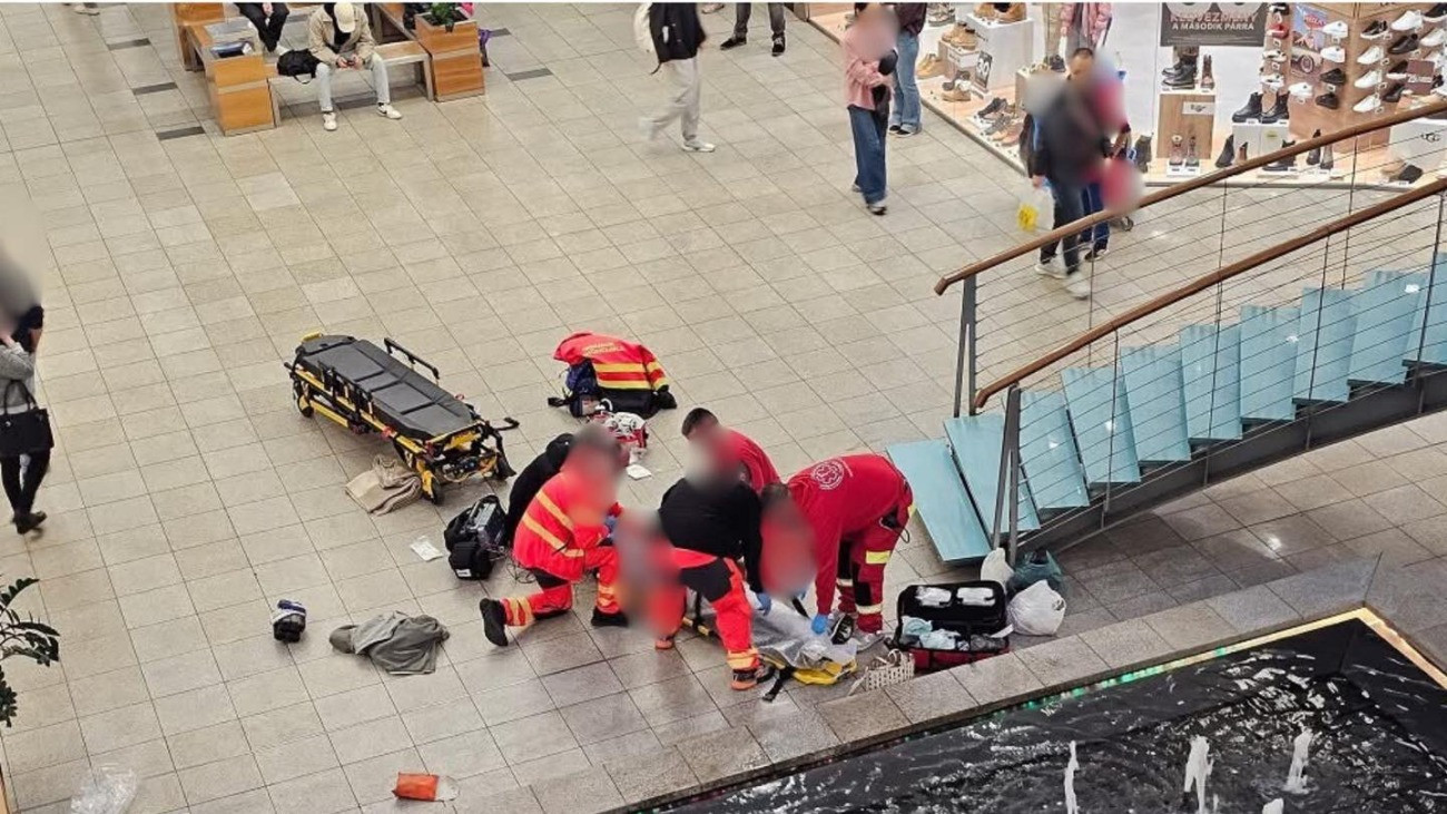 Fenyegették és szidalmazták a „nézők" a beavatkozó debreceni mentőket egy plázában