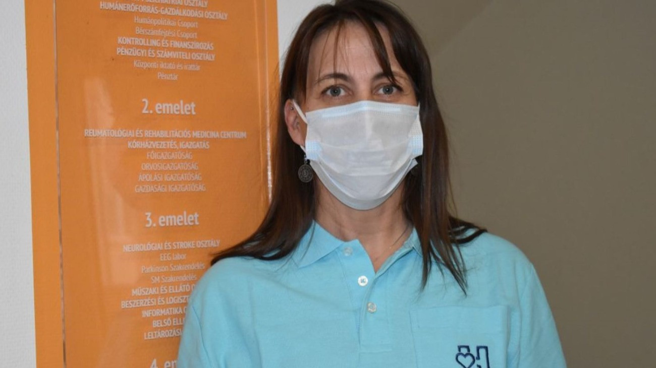 A járványveszély miatt a veszprémi kórházban kötelezővé válik az orrot és szájat eltakaró maszk viselése.