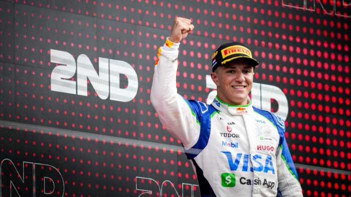 Szakíró Max Verstappen új csapattársáról: ha nem alkalmazkodik jól, az elődei sorsára jut