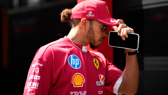 Mi történt Lewis Hamiltonnal? Dobogóra sem ért fel a legenda, csalódást keltő szezont zárt a Ferrari