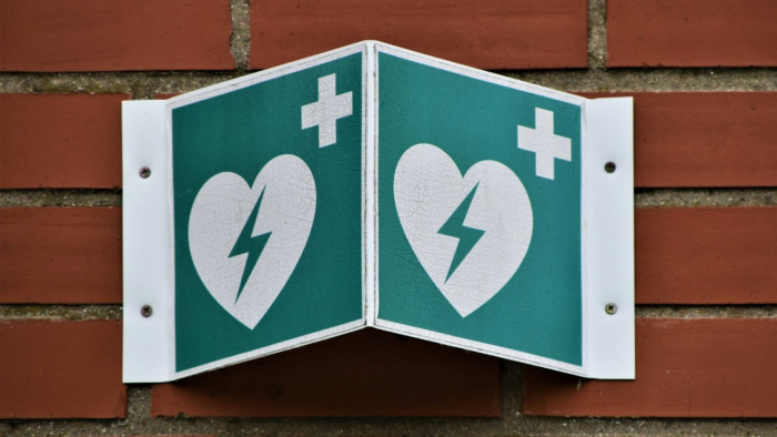 Nem adták ki a defibrillátort a forgalmi irodából, amikor rosszul lett egy férfi a Határ úti metró bejáratánál