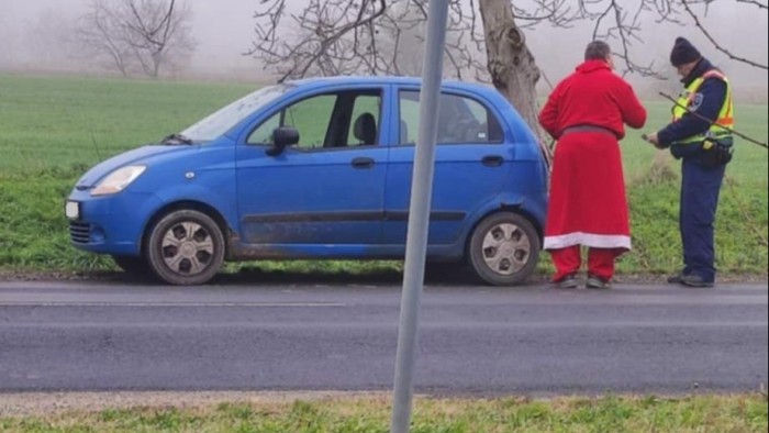 Kíméletlenek voltak a Mikulással szemben a magyar rendőrök
