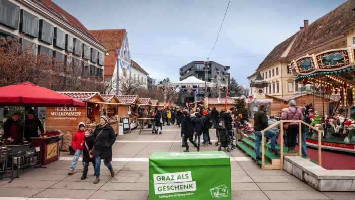 Komoly hiányosságokat tártak fel az osztrák karácsonyi vásárokba járó turistabuszoknál