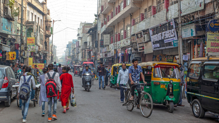 Gyakorlatilag leállt a világváros a szmog miatt