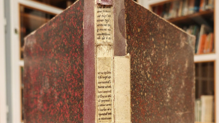 900 éves kódextöredékek kerültek elő a BME-n – komoly tervek készülnek