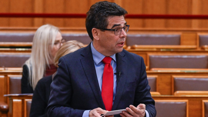 „Az orosz vagyon elkobzása közelebb löki Európát a háborúhoz” – rendkívüli ülés a parlamentben