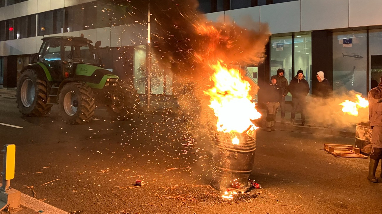 Égő gumi füstje a szállodában, akár vasárnapig elhúzódó csúcs Brüsszelben – információk a helyszínről