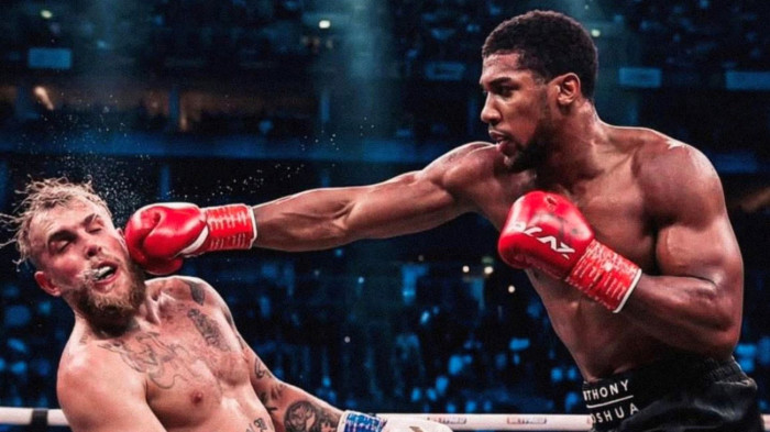 Nagy zakót kapott a bloggerből lett profi bokszoló - videó