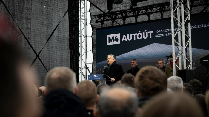 Orbán Viktor: két úton haladhatunk tovább