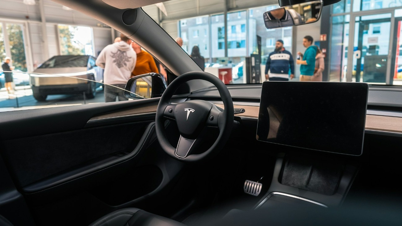 Már legalább tizenöt ember haláláért felelhet a Tesla elektromos ajtónyitója